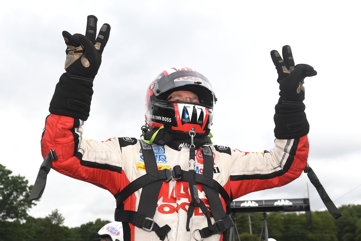 RacingProMedia's tweet photo. After the rain went away, #DougKalitta earned a long awaited victory in front of the #Pennsylvania drag racing faithful.
#SteveTorrence #KalittaMotorsports #TopFuel #DragRacing #Winner #NHRA #MapleGroveRaceway #Wally #HouseOfChaos #CampingWorld
https://t.co/RoyuPrUrmm https://t.co/a2D4sn3TCF