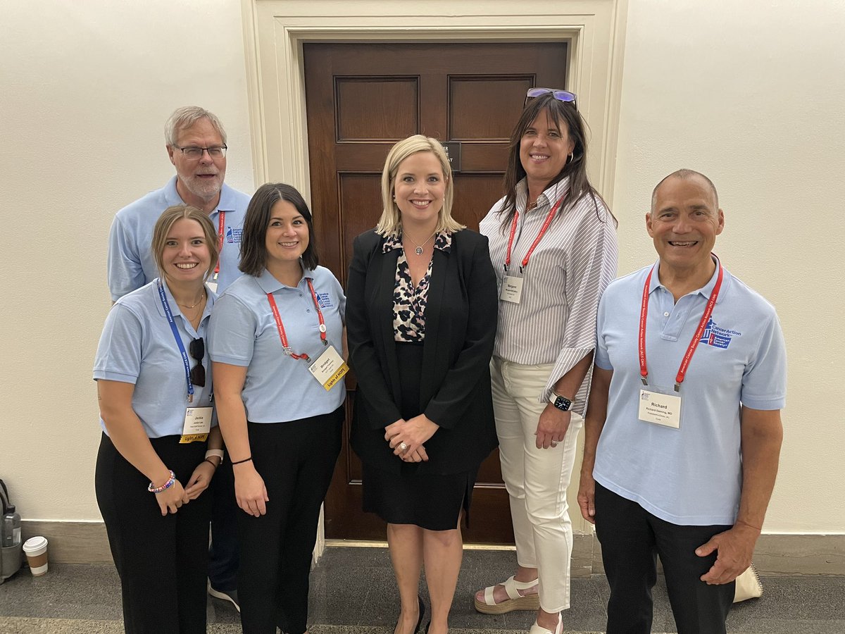 ACSCANIowa's tweet photo. Thank you @RepAshleyHinson for taking the time to speak with #ACSCANIowa volunteers to hear our cancer fighting priorities!
It was exciting to run into her in the hallway in between meetings! #CancerLobbyDay https://t.co/yrYXHfj0W5