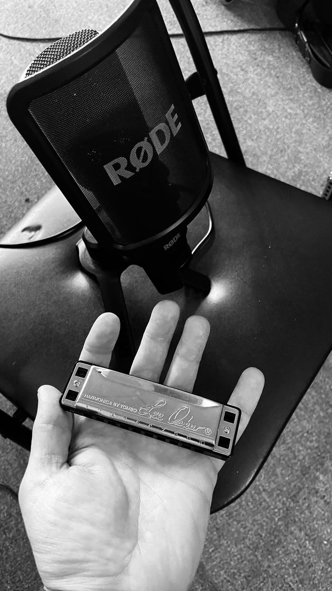 DanRosedk's tweet photo. Harmonica on the upcoming album? Oh yes, indeed 🤩 Stay tuned, this is gonna be cool 🤠✌️
#harmonica #indiefolkmusic #albumrecording #indieartist #homerecording #alternativefolk #lessismore #lofisongwriter #danskmusik #musikdk #danishmusic #independentartist #DIYmusic https://t.co/cIJdKbdyWP
