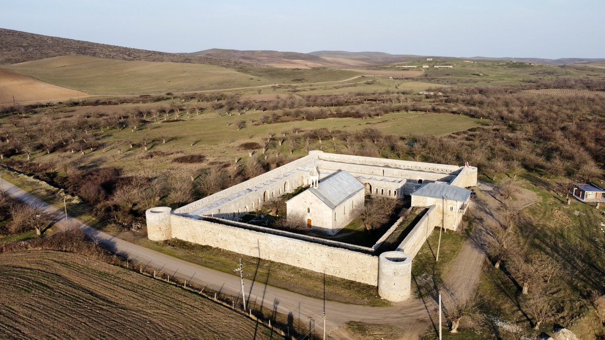 dhbln's tweet photo. Aserbaidschaner berichten, dass sie das Kloster Amaras eingenommen haben. Amaras ist das älteste armenische Kloster in #Bergkarabach. Hier wurde erstmals das armenische Alphabet unterrichtet.

Aserbaidschan hat angekündigt, das armenische Kulturgut auszulöschen. https://t.co/9YtGNn52hA