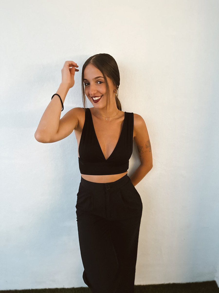 Noepadillaalons's tweet photo. La chica de negro, si soy 🖤 https://t.co/2qX1o7kAAv