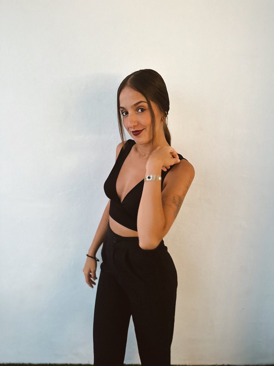 Noepadillaalons's tweet photo. La chica de negro, si soy 🖤 https://t.co/2qX1o7kAAv