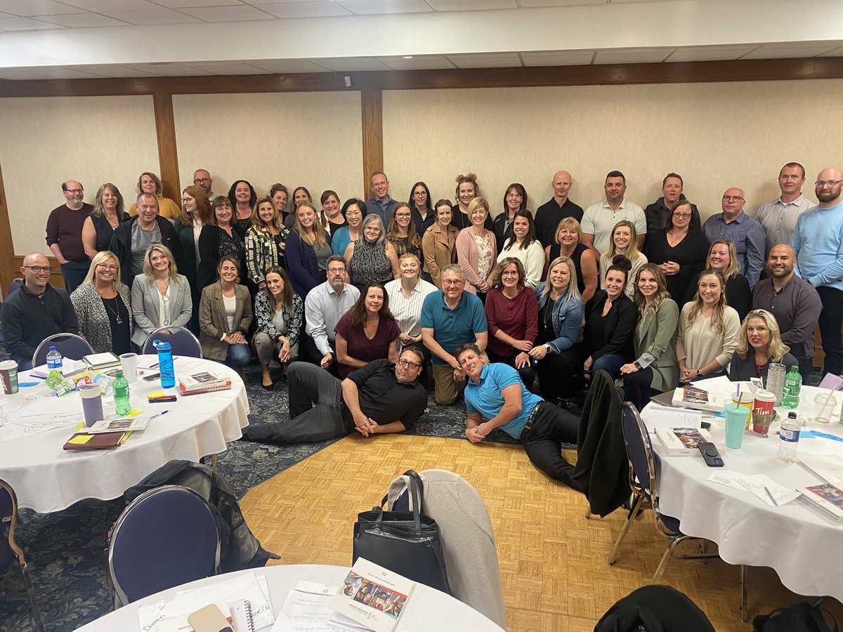 AntheaBoras's tweet photo. Powerful leadership learning with @SturgeonSchools administrators as they explored the 4 Essential Roles of Leadership - Inspire Trust, Create Vision, Execute Strategy + Coach Potential. @franklincovey @TheLeaderinMe #schoolleadership #4ER https://t.co/6pcnZbSZJs