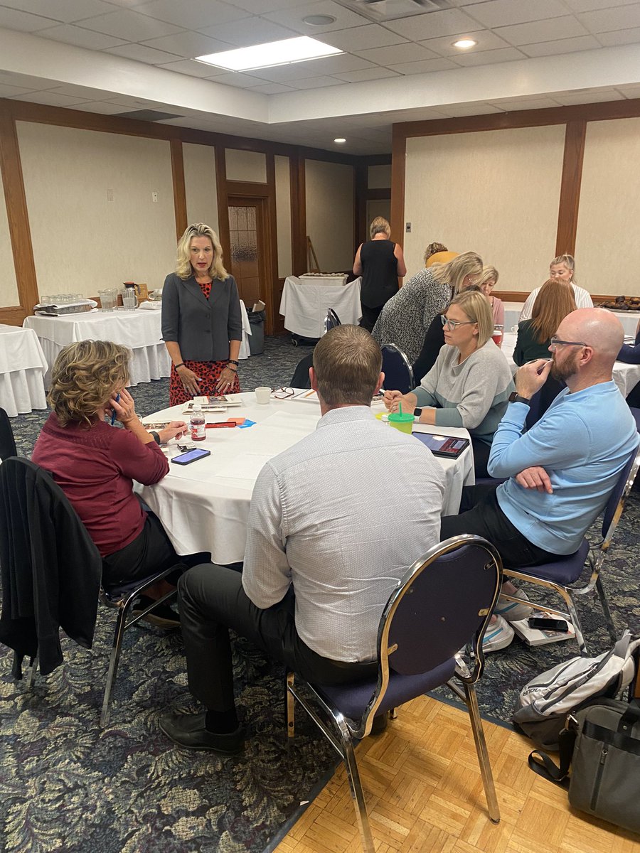 AntheaBoras's tweet photo. Powerful leadership learning with @SturgeonSchools administrators as they explored the 4 Essential Roles of Leadership - Inspire Trust, Create Vision, Execute Strategy + Coach Potential. @franklincovey @TheLeaderinMe #schoolleadership #4ER https://t.co/6pcnZbSZJs