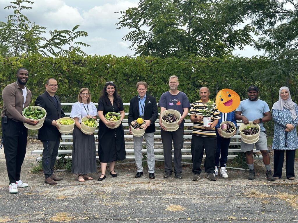 MarcGarneauCI's tweet photo. From Garden to Table!
Take a look at our MGCI Garden and the incredible food that our students made!
#experientiallearning #MGCIpride #LN1 #Thorncliffe #Overlea #Flemingdon https://t.co/YaOCAqKP5i