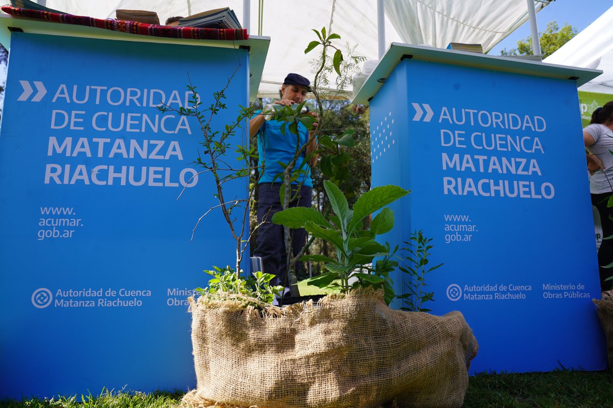 acumarriachuelo's tweet photo. 🌳🌏 Realizamos una jornada de promoción ambiental para infancias en el @MuniMarcosPaz

🎭 Más de 100 familias participaron del espectáculo y los talleres. 👧🏽🧒

♻️ También se hizo entrega de la disposición de adecuación ambiental a la Cooperativa Avícola Ciudad del Árbol.

🧵👇 https://t.co/qkNBpUNiBL