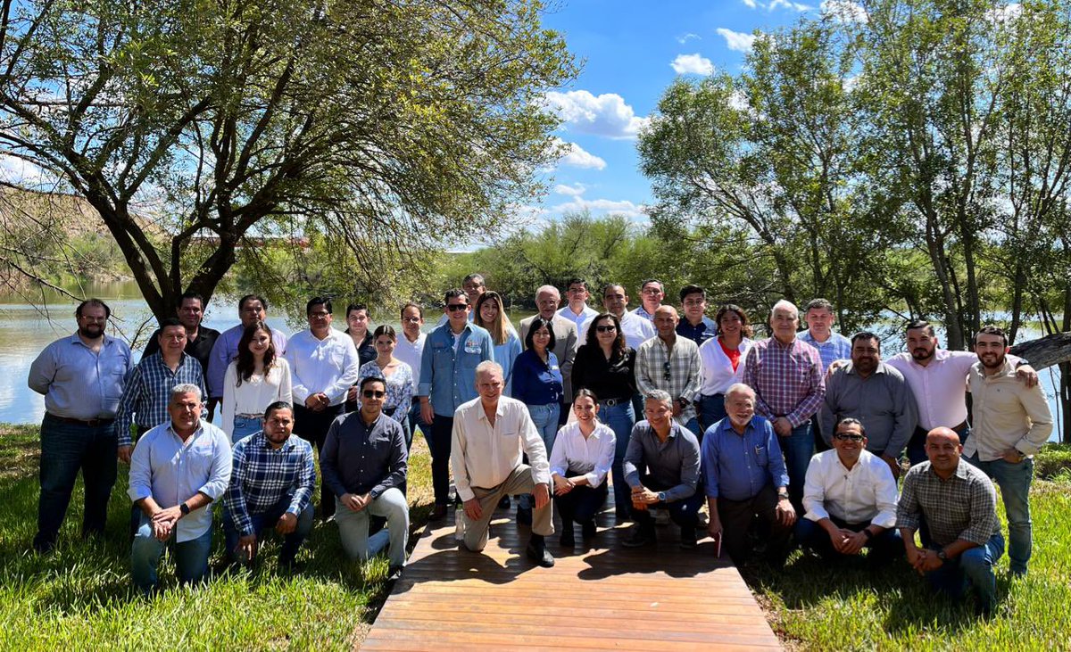 grupomadaltos's tweet image. Hoy visitamos las plantas de Ternium donde se conoció donde se fabrican las láminas en caliente y visitamos su laboratorio de investigación. 

Muchas gracias American Chamber of Commerce of Mexico por compartir esta experiencia!

#tenaris #techgen #tamsa  #denso #ternium #amcham
