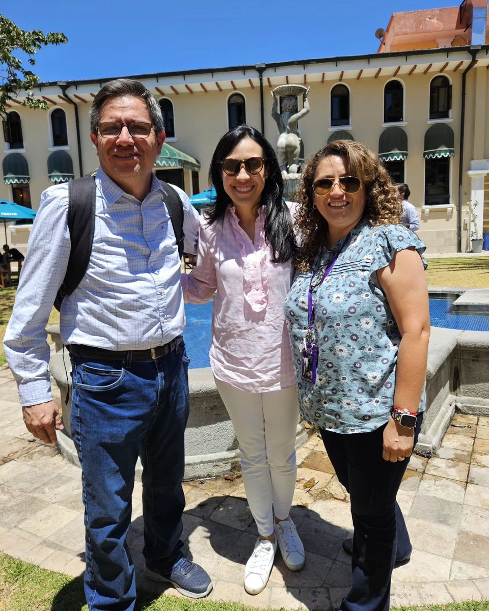 CADEUSFQ's tweet photo. ¡Los profes del @USFQSoB empezaron el semestre con todas las energías! 💪📚 

¡Han tenido un gran reencuentro con nuestros Dragones 🐲 y dieron la bienvenida a los nuevos estudiantes a la mejor etapa de su vida!
#USFQ
¡Nuestros profesores 👨🏻‍🏫👩🏽‍🏫 están para guiarte!
#BusinessIsGood https://t.co/8DWYTFu9en