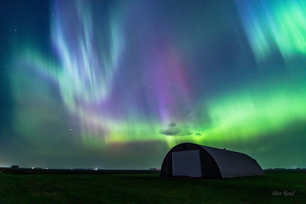 aresel_'s tweet photo. The auroras were absolutely stunning last night over Drayton, North Dakota. An unforgettable night, this never gets old!

#aurora https://t.co/IZnGsIanaO