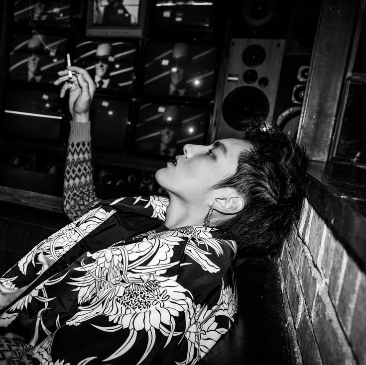 kris_wifey66's tweet photo. Love you #KrisWu 💘 https://t.co/Y8QG2j1noc