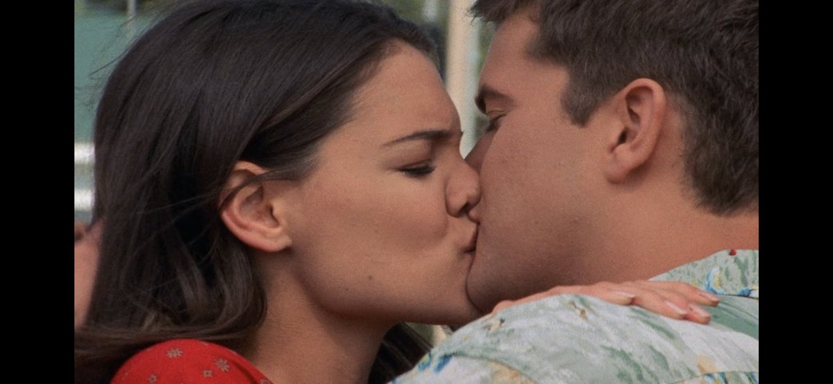 dawsonsweakly's tweet photo. Tune into our new episode where Kathryn chats kisses, Drue Valentine and Deputy Doug’s spin off (seriously, dying to read it!) with brilliant journalist and author @theakglassman . It’s wherever you listen to those podcasts of yours! #DawsonsCreek #podcast https://t.co/119UnmbbgB