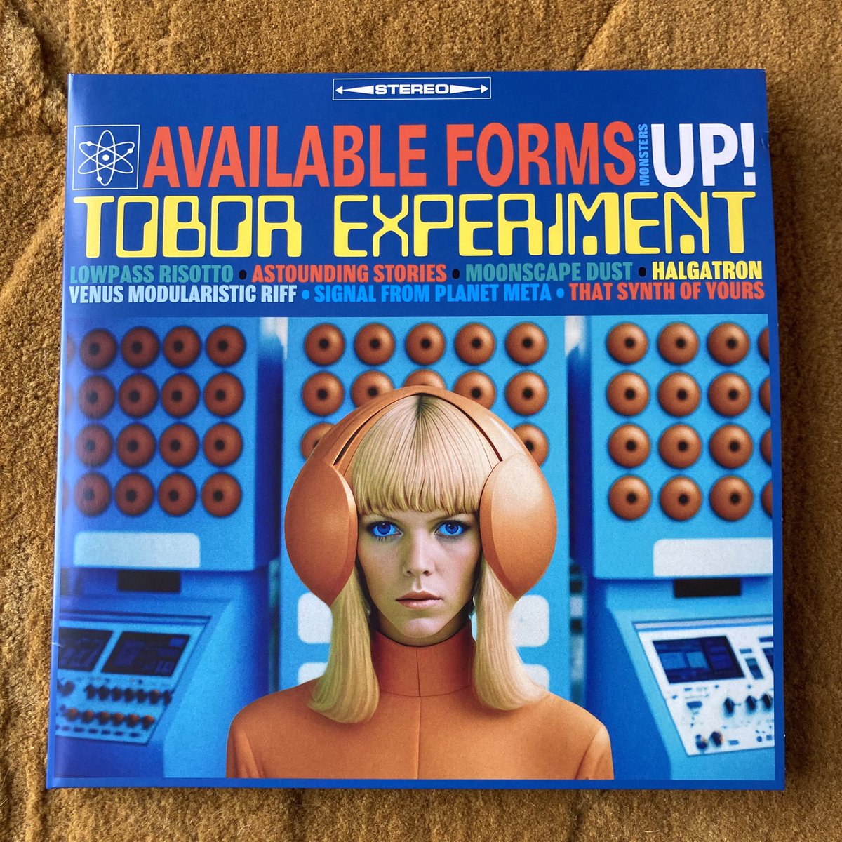 projectmoonbase's tweet photo. Tobor Experiment - Available Forms https://t.co/XRKYHqE3aW (@BearFunk) 🎛️👩🎛️ #ethereal #ambiance #dimly #lit #jazz #club #futuristic #vibrations #1970s #scifi #TV #show #sonic #experience #TimGane #LaetitiaSadier #ClaudeDenjean #JeanJaquesPerrey #moogsploration https://t.co/6S48UmuPMd
