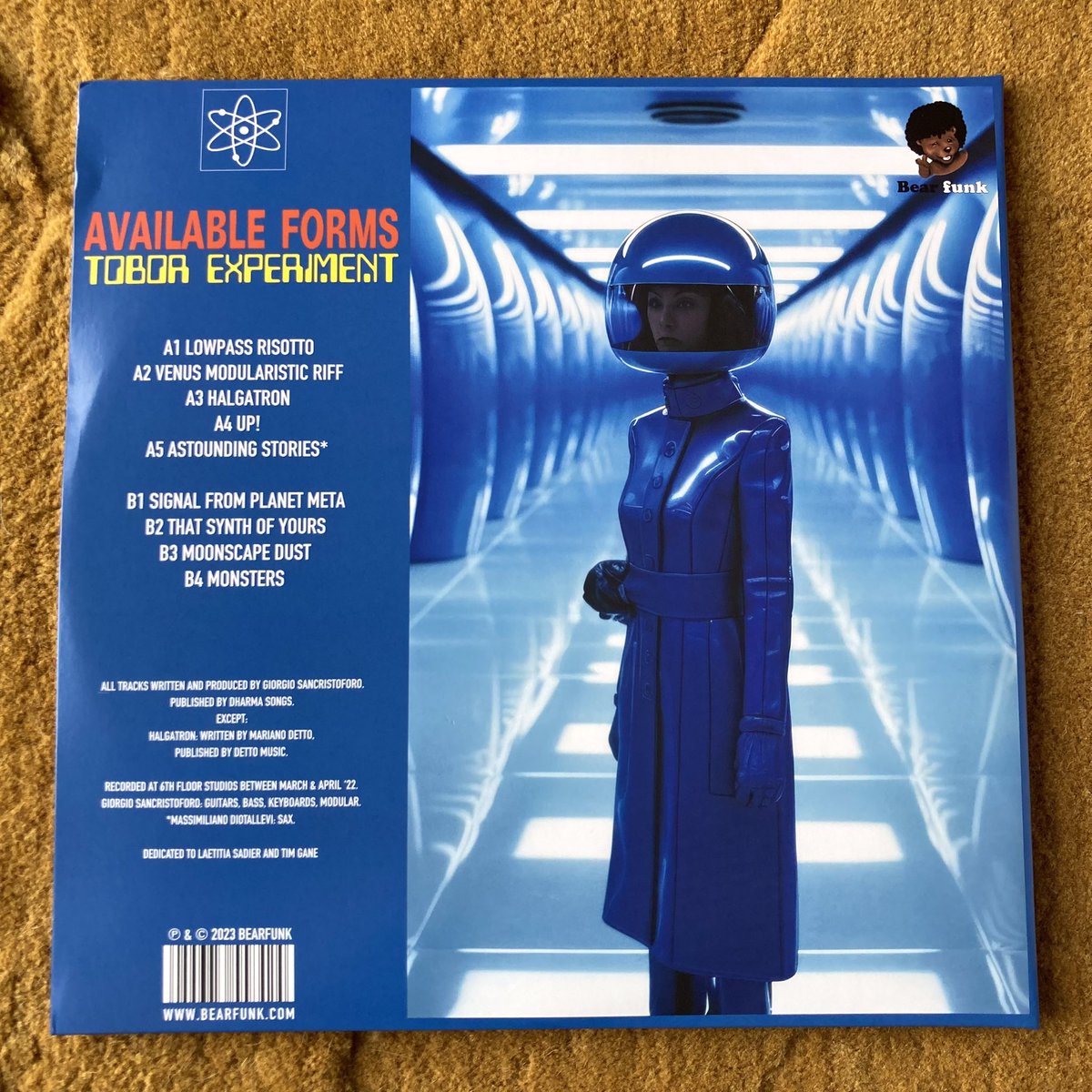 projectmoonbase's tweet photo. Tobor Experiment - Available Forms https://t.co/XRKYHqE3aW (@BearFunk) 🎛️👩🎛️ #ethereal #ambiance #dimly #lit #jazz #club #futuristic #vibrations #1970s #scifi #TV #show #sonic #experience #TimGane #LaetitiaSadier #ClaudeDenjean #JeanJaquesPerrey #moogsploration https://t.co/6S48UmuPMd