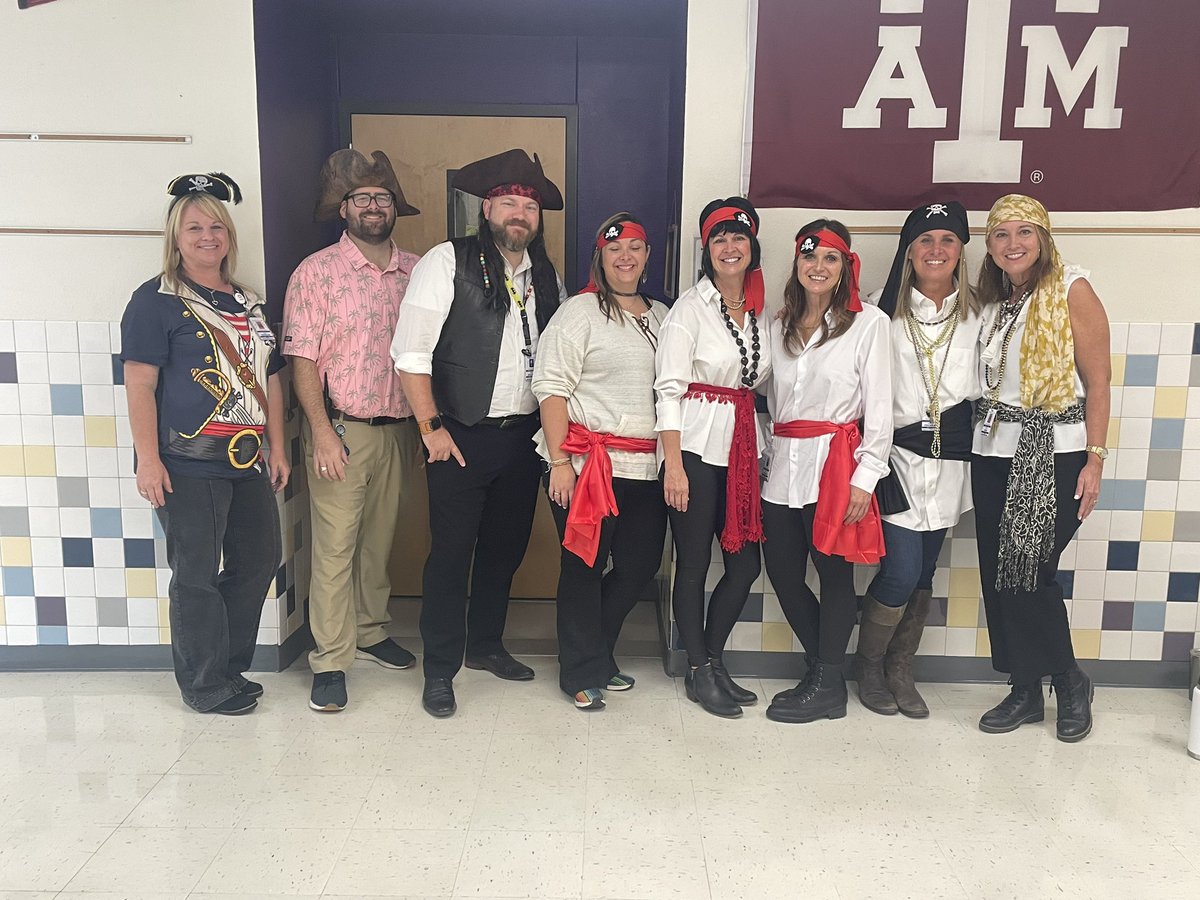 MFMSPride's tweet image. Pirate Crew staff pictures 🏴‍☠️