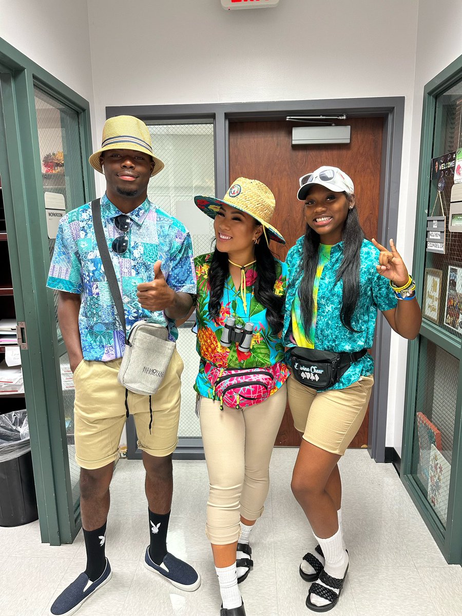 ms_nnguyen's tweet photo. We Going On Our Family Vacation Today! 🤣🤣🤣 #hoco2023 #tackytourist #canenation 💚 @ReddicKameron1 https://t.co/F2gaOs8hog