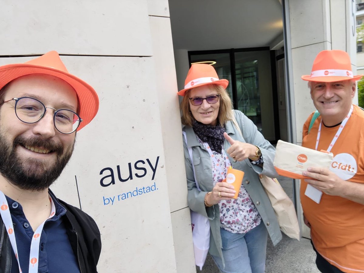cfdtausy's tweet photo. Distribution de trousses #Cfdt en cette rentrée avec des surprises a l'intérieur, et de douceurs sucrées pour nos collègues du siège social. L'orange n'est-elle pas l'une des couleurs de l'automne ? Et donc des élections CSE 😉 ! https://t.co/q9s6Yy6v4O