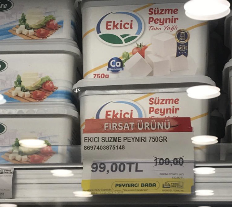 Peynirde peynirci baba halk indirimi yapmış almasak olmazdı sizlerde koşun ey halkım vatandaş la kafa geçiyolar. Artık tepeden aşağıya doğru