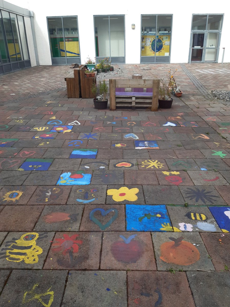 Rachmacsty's tweet photo. Joan and Maria in Iochdar Primary.  Helped Celia as part of PEF nursery transitions, I spoke a little gaelic and our flying Owls.  We were twit twooing all over Sgoil Uibhist a Tuath....  love days like this.  @MacleodDonald @WiAdvisor @IochdarSchool #CECYP #PEF #SAC https://t.co/HYQlRPMpoq