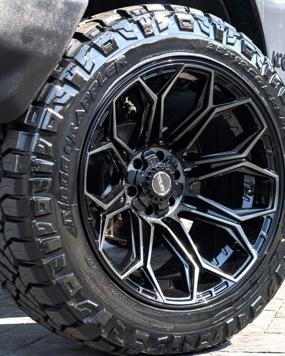 4PlayWheels's tweet photo. 2022 Ford Bronco by @krietzcustoms
22x12 4Play 4P83 Wheels
35x12.50 R22 NITTO Ridge @nittotire Grappler Tires
3.5" RC Suspension Lift
#liftedbronco #35's
#4playwheels #4p83 #krietzcustoms #bronco #fordbronco https://t.co/cre68ROUmr