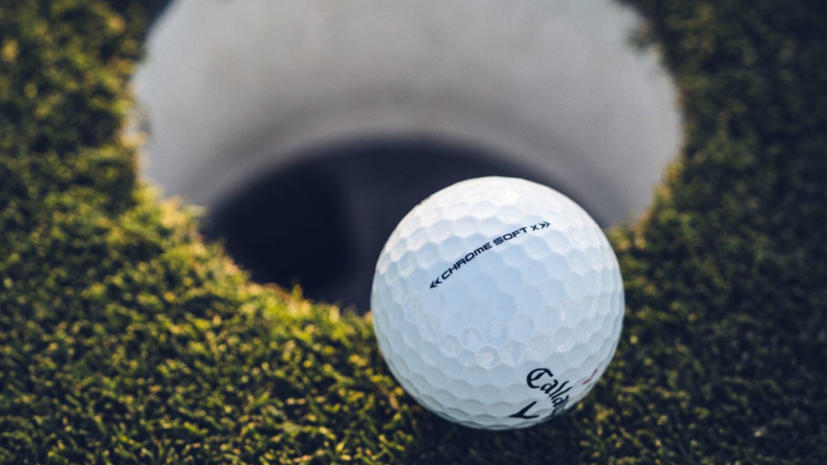From tee to green, the #Callaway Chrome Soft X will have you covered 💯

👉 fg1.uk/5560-Q758250