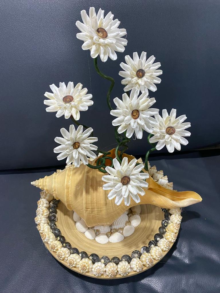 tgmepma's tweet image. #KnowYourSHG-A product a day🛒 
#ShellCrafts

Turning ocean&apos;s treasures into ornate home decor 🌊🐚 , wall plates, flower arrangements &amp;amp; more by Manikonda #SHG women.

For orders📞 call or watsapp 📲 Satya jyothi, 7989828377

@arvindkumar_ias @KTRBRS

#Vocal4Local
#handmade