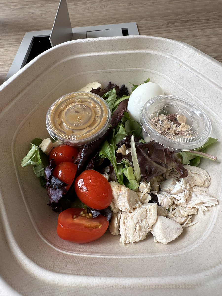 lifefooftastic's tweet photo. Where’s the rest of my salad go @sweetgreen? #babysalad #sidesalad #stillhungry https://t.co/iJoq1T3CoH