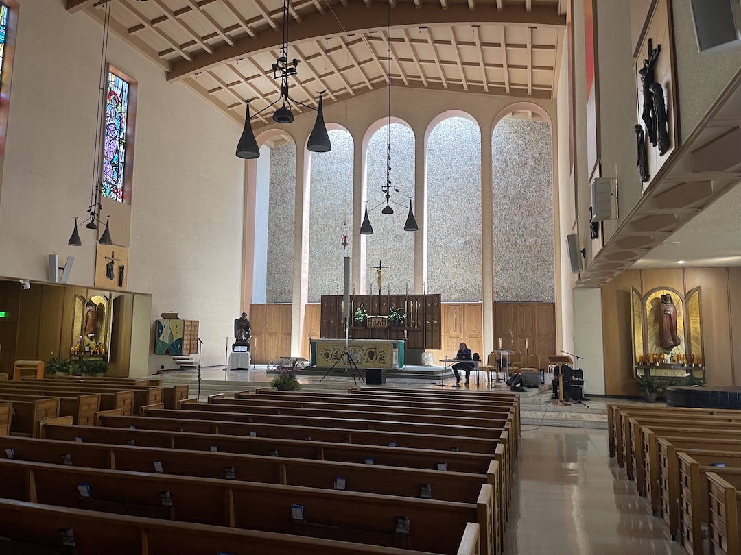 GeerTech's tweet image. Teaming up with the talented folks at @StudioSpectrum was a blast! Had the privilege of showcasing @RenkusHeinz ICONYX Gen5 loudspeakers at the historic St. Paul the Apostle Catholic Church in LA. 

#TheSoundSolution #RekusHeinz #GeerTech