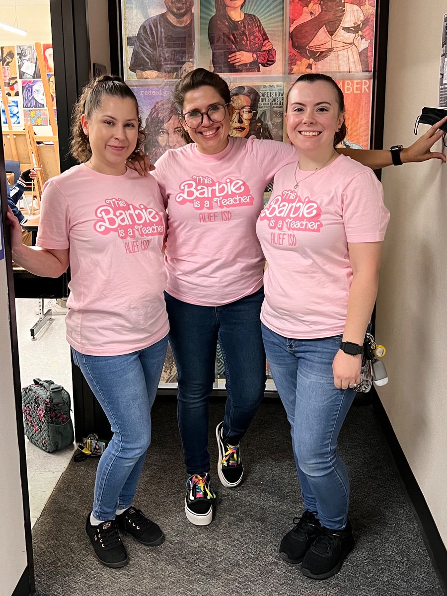 It’s #twinday! Someone save Mrs. Duncan! #homecomingweek #iamkms #ReachingNewHeights #wearealief