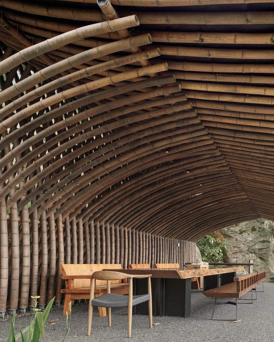 parametricarch's tweet image. Clear Water Tea House, designed by Behet Bondzio Lin Architekten in Nantou, China, is a bamboo structure on the edge of a slope at 700 m altitude. Metal strings were used to tie the joints to reduce the construction time.

The building materials were found around, highlighting…