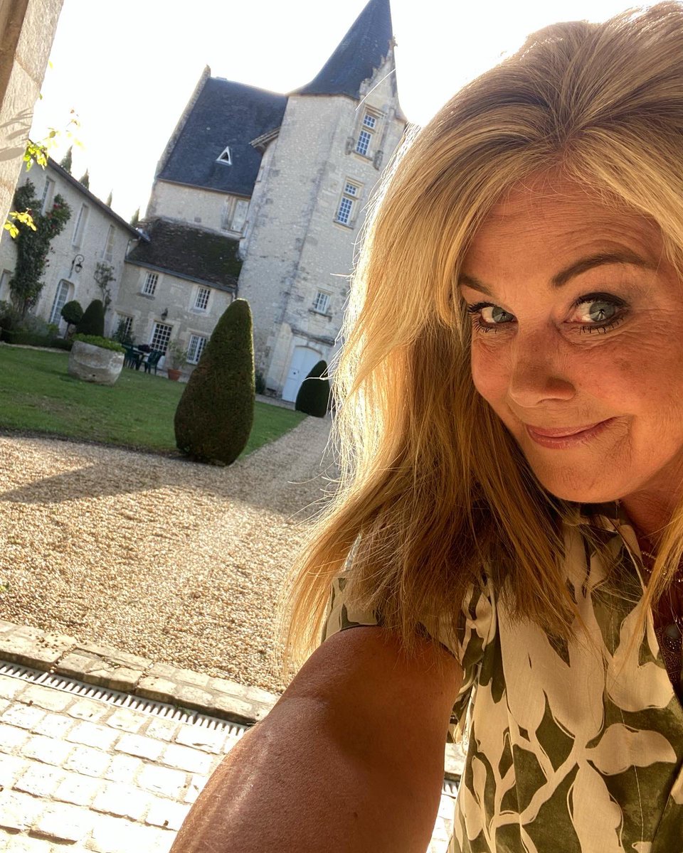 Filming in a chateau in Charente Maritime today.. The same price as a semi in surrey 👸🏰