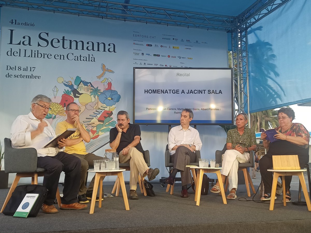 bibliomanlleu's tweet photo. #LaSetmana23 ha comptat amb presència manlleuenca gràcies al recital i a l'homenatge a #JacintSala i la seva obra "Fes-te'n pagues" de @temenosedicions 🎉

Agraïm la participació d'Anton Carrera, Marta Pérez, Albert Planelles i Raimond Aguiló.

@ajmanlleu #manlleucultura https://t.co/ylVSF0BzbI