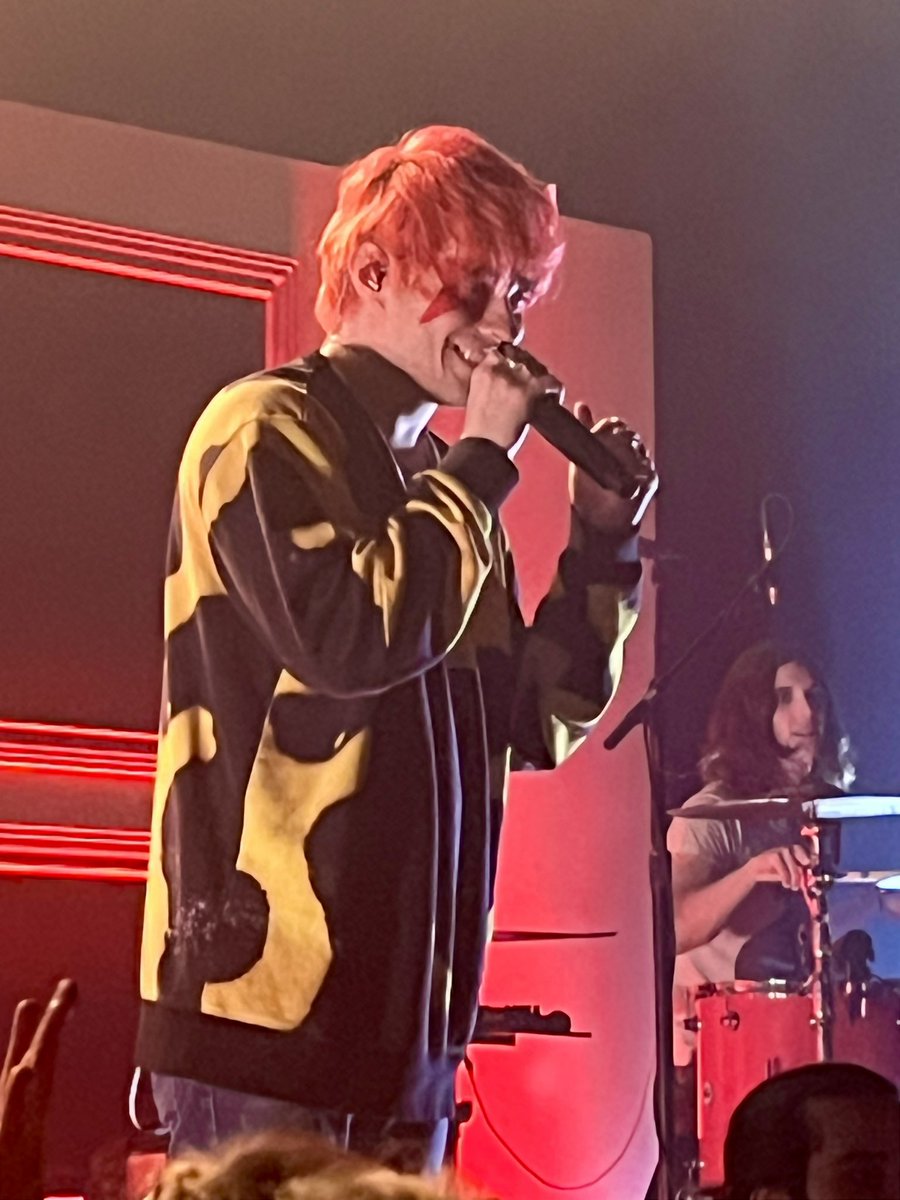 NOISEB0Y's tweet photo. CAN YALL QRT WITH SOME PICS UR PROUD OF THAT U TOOK AT CONCERTS? DOESNT MATTER IF IT WAS PROFESSIONAL OR DONE WITH YOUR PHONE CAMERA I JUST LOVE SEEING IT!! these are mine :) https://t.co/e6f0VMXHny