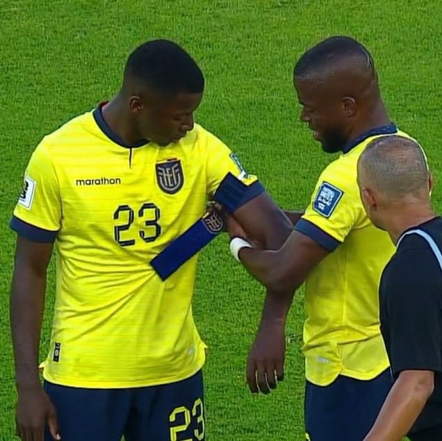 🤨⚽️🫣La especulación alrededor de nuestra <a href="/LaTri/">La Tri 🇪🇨</a>  es sorprendente. #GustavoAlfaro demandó a <a href="/fef/">fef</a> y la <a href="/fifa/">fifa</a> NO le dio la razón. La <a href="/fef/">fef</a> le tendría que pagar cerca de 2 millones que es lo que le había ofrecido antes de la demanda.🧵1