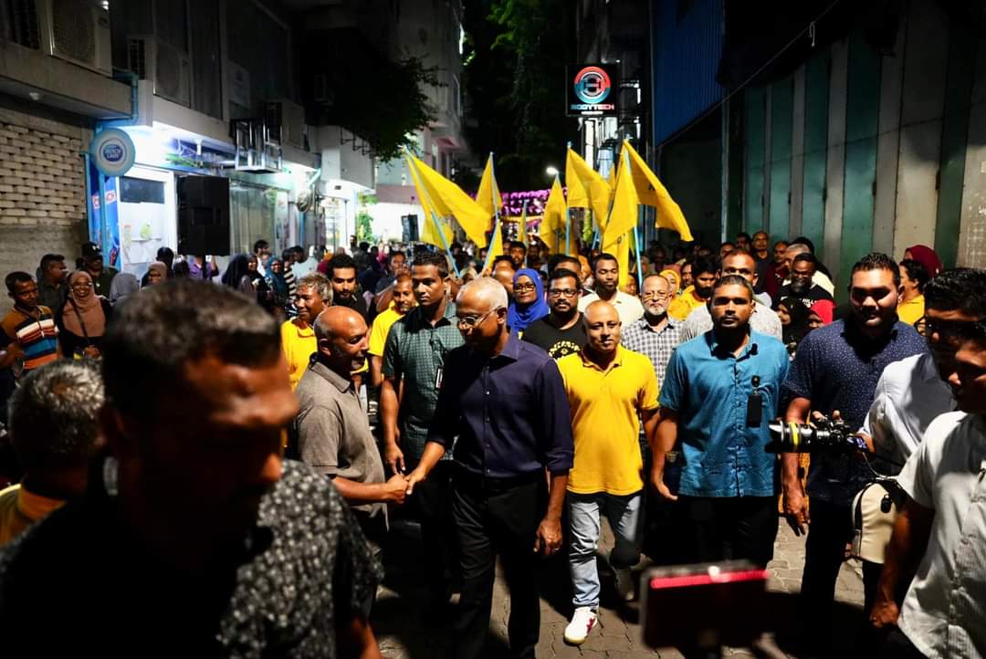 MDPFVMofficial's tweet photo. މުޅި ގަލޮޅު މިއޮތީ ނިކުމެ މާގަދަކޮށް 💪

މި ރަންރީނދޫ ޖޯޝް ފަނޑުވުމެއްނެތް 💛⚖️

⁦#IbuAslam2023⁩ 
⁦#UfaaveriAmaanRaajje⁩ https://t.co/xBSzxUCglu
