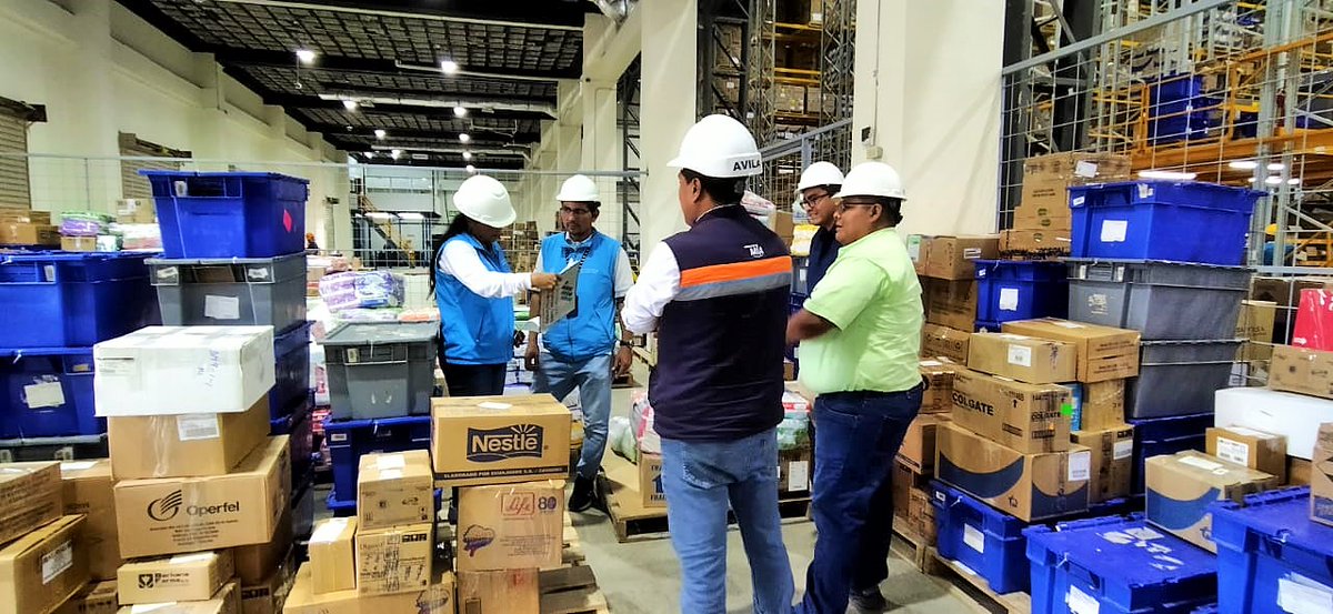 Arcsa_Ec's tweet photo. #ArcsaEnAcción | Equipo de #ArcsaZona7 realiza inspección de Buenas Prácticas de Almacenamiento, Distribución y Transporte #BPADT a distribuidora farmacéutica de #Machala, con lo cual se garantiza que los productos sean seguros y de calidad. 🔍💊

#ArcsaTeCuida 🇪🇨 https://t.co/lSs6hVYWYW
