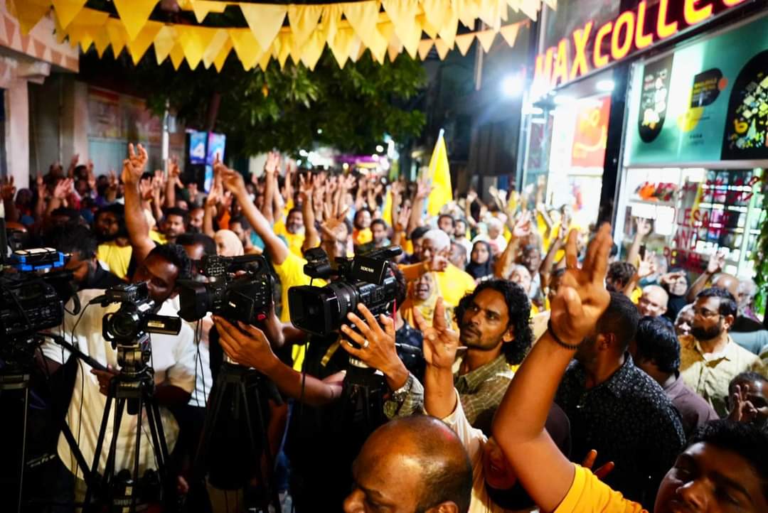 MDPFVMofficial's tweet photo. މުޅި ގަލޮޅު މިއޮތީ ނިކުމެ މާގަދަކޮށް 💪

މި ރަންރީނދޫ ޖޯޝް ފަނޑުވުމެއްނެތް 💛⚖️

⁦#IbuAslam2023⁩ 
⁦#UfaaveriAmaanRaajje⁩ https://t.co/l3y8CfP53Z