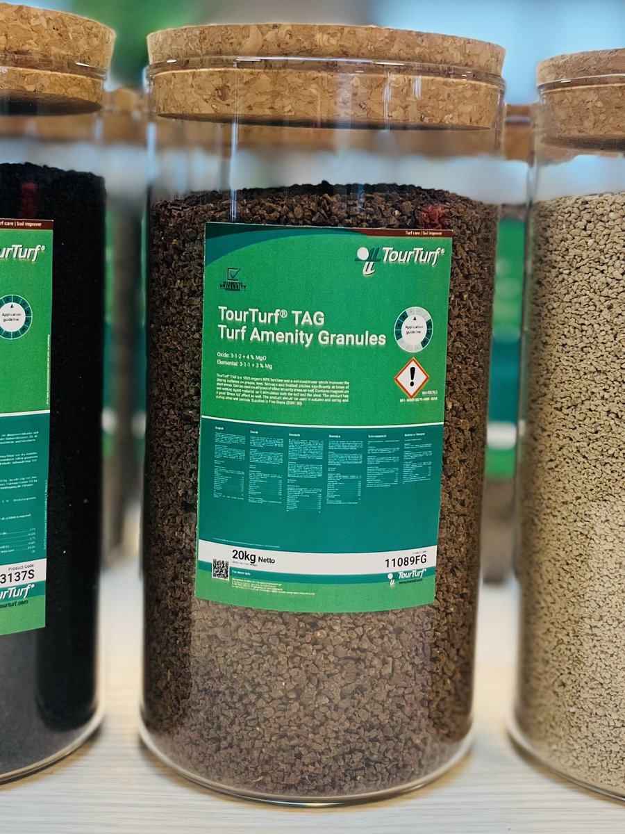 CarstenMarker's tweet photo. Meet TourTurf TAG 🥇😎⛳️⚡️🇩🇰 soon available in fine grade (1-2mm) and dustfree as coated with lignosulfonate💥 CE marked soilconditioner which works well in autumn to help prevent fusarium on turf🍁🍁#tourturf #pesticidefree #greenkeeping #innovation #research https://t.co/nJJNKfQuCR