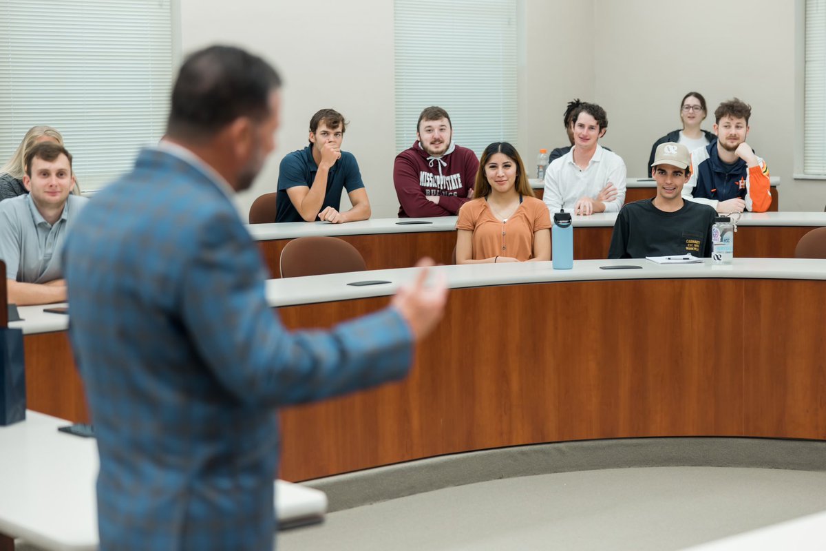 MC Business tweet media