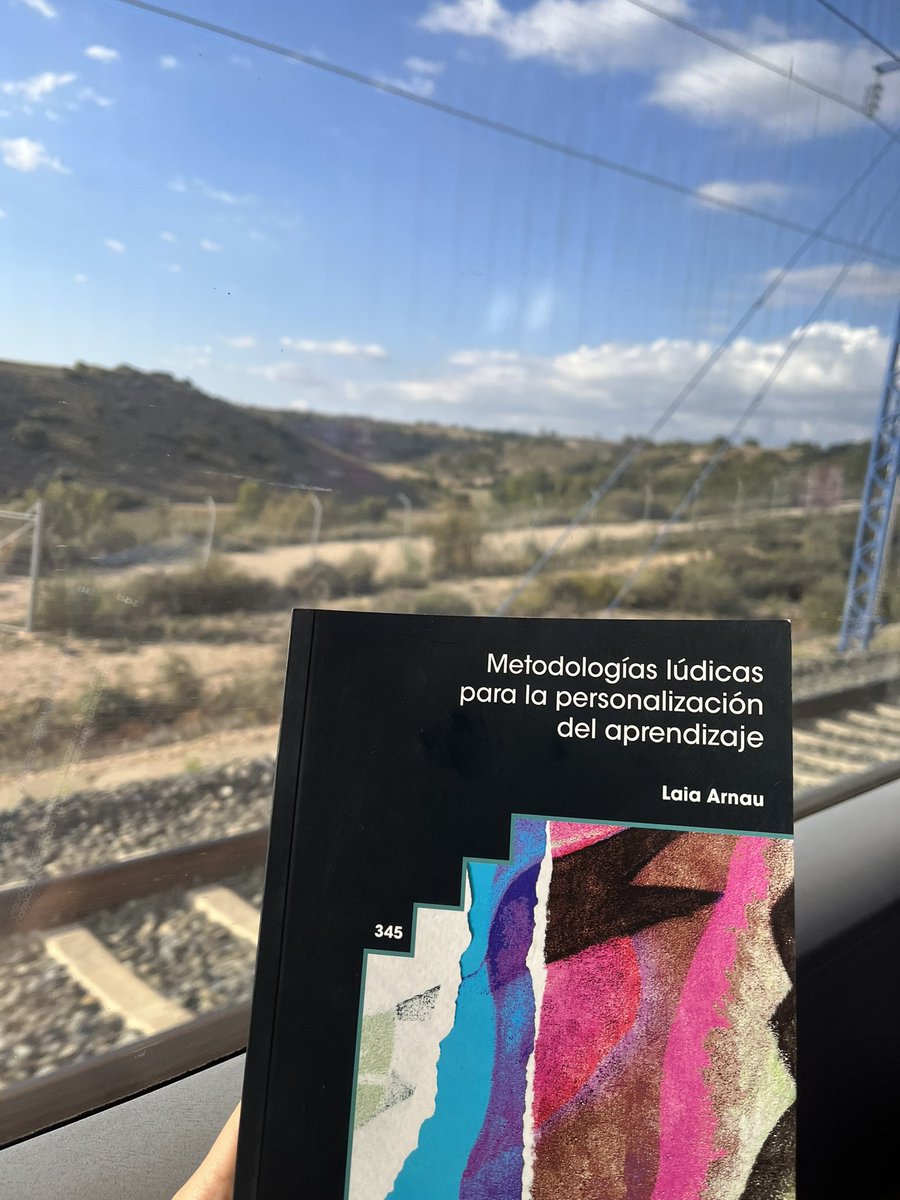 weinsteinmelina's tweet photo. @larnaube @marinvizate @jm_allue Me llevo de regreso muchas ideas, preguntas, juegos para agregar a mi colección y este libro que sin dudas ganará un lugar dentro de mis favoritos. Gracias @larnaube por expandir (y contagiarme a hacerlo) la actitud lúdica⭐️ https://t.co/xnwFXxJDsu