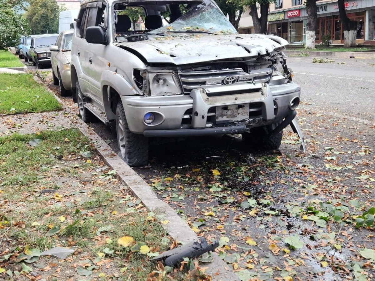 Artak_Beglaryan's tweet photo. The Azerbaijani dictator Aliyev's genocidal forces today have shelled also Stepanakert's civilian areas, injuring several persons.
#StopArmenianGenocide2023 
#StopArtsakhGenocide 
#SanctionAliyev https://t.co/IPyzl93Jgn