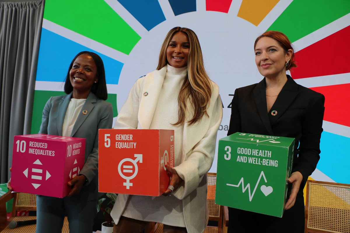 GlobalGoalsUN's tweet photo. @ciara – Grammy Award Winning Singer/Songwriter talks about how having access to information about maternal health can be game changing for women – in the #SDGLive studio today with @UNFPA and @glamourmag ➡️ https://t.co/7aFGI5arsf #GlobalGoals https://t.co/ZhoCtkma4b