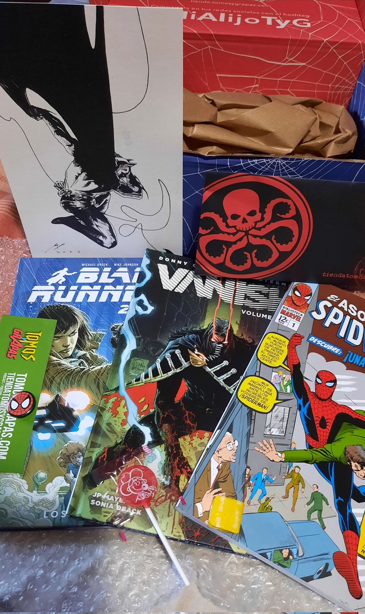 admorgade's tweet photo. Menudo pasote la caja de @TomosyGrapas todo súper cuidado y con mucho mimo, con regalitos y print incluída, perfecto para calmar el ansia!

#MiAlijoTyG #tomosygrapas #MiAlijo https://t.co/aiM8lNhJkr