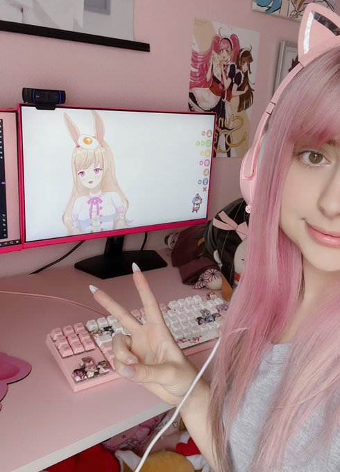 Live on twitch! Come hang out! https://t.co/CItpXfSvVF https://t.co/ZCqNbU6K1Y