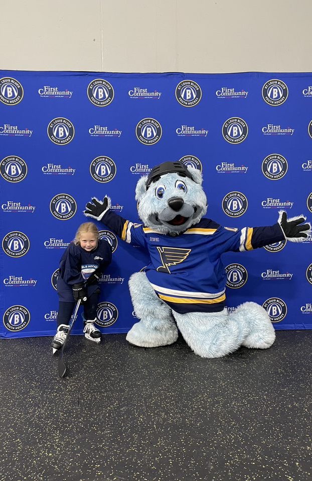 STLBLUESYH's tweet image. Who doesn&apos;t love @LouieSTLBlues?!?
 
The players in the Girl&apos;s Development Program sure do!!!

#GirlsDevelopment 
#LearnToPlay