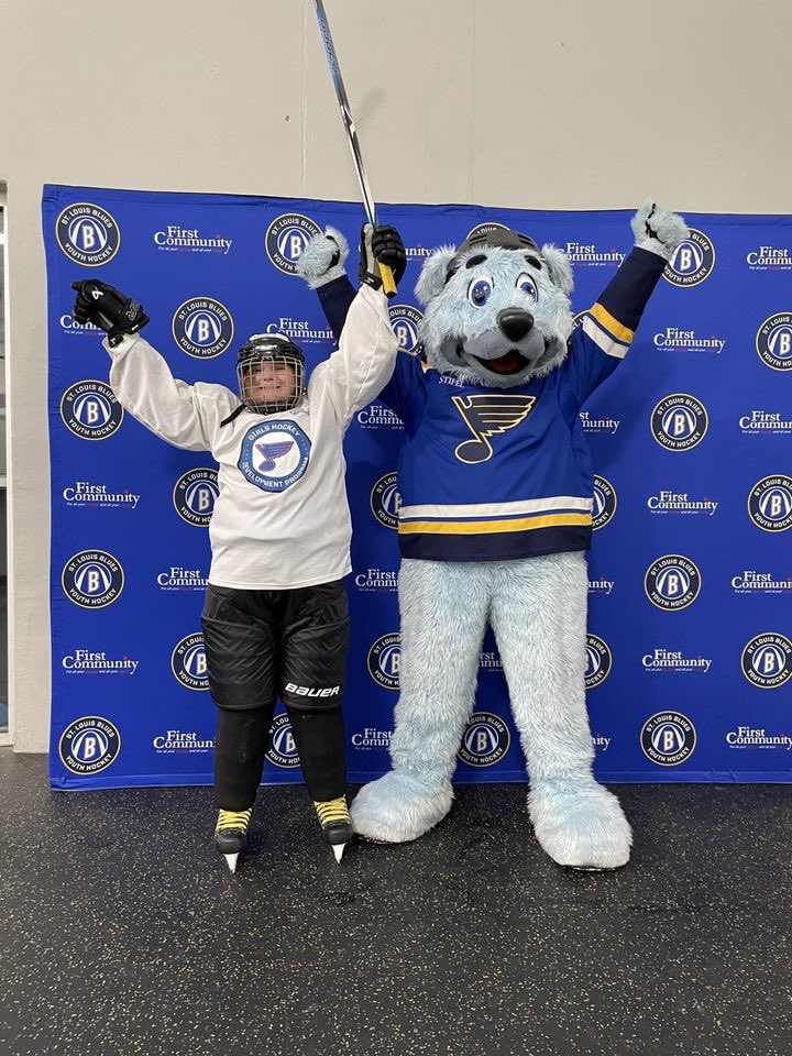 STLBLUESYH's tweet image. Who doesn&apos;t love @LouieSTLBlues?!?
 
The players in the Girl&apos;s Development Program sure do!!!

#GirlsDevelopment 
#LearnToPlay