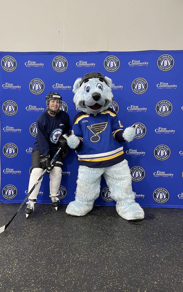 STLBLUESYH's tweet image. Who doesn&apos;t love @LouieSTLBlues?!?
 
The players in the Girl&apos;s Development Program sure do!!!

#GirlsDevelopment 
#LearnToPlay