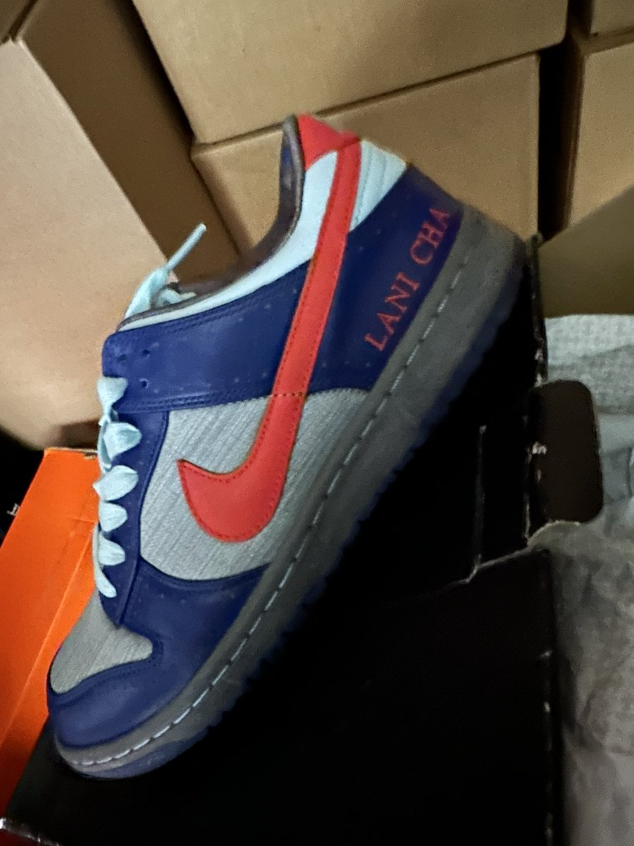 DAS_ENUFF_COACH's tweet photo. @nikestore Pass it down to the kids… https://t.co/yT7mttMlZd