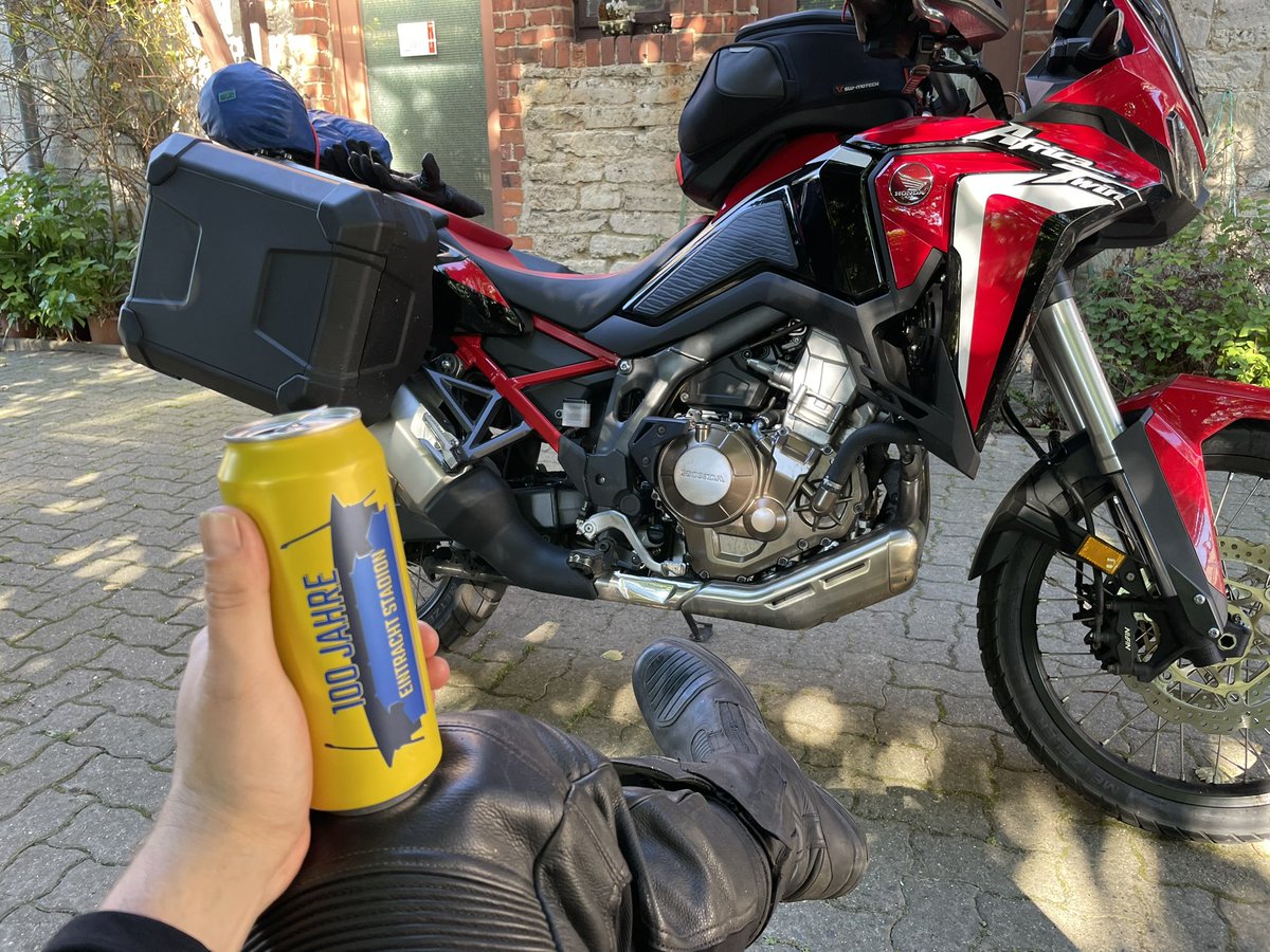 Das Ritual des Stiefelbiers kannte ich vor der Tour nicht. Wieder daheim und Grüße an die weiteren Bekloppten!