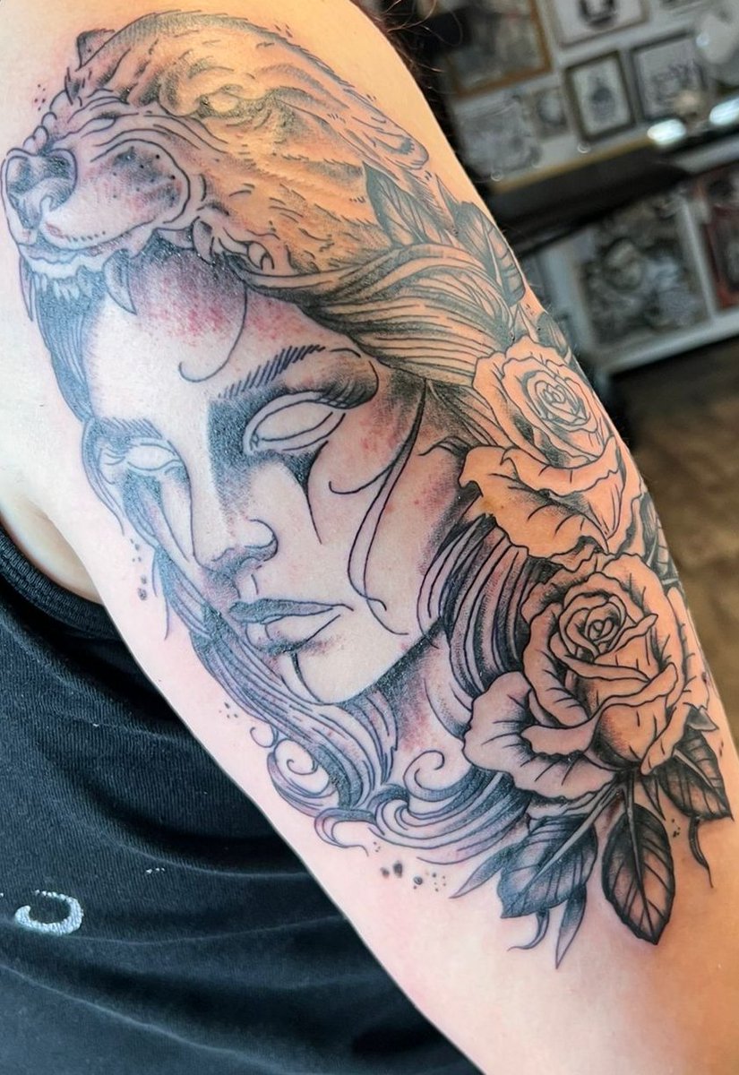 obsieger's tweet photo. War mal wieder beim tattowierer 🥰🥰 https://t.co/ldNIV3CoDq