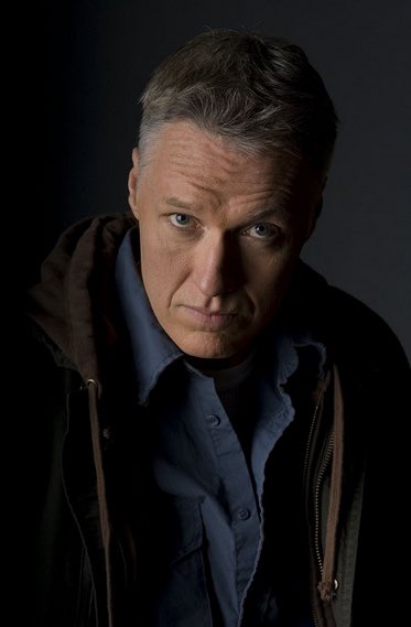 Mary__McCain's tweet image. Thomas as Cash!! 👇🏻👇🏻👇🏻😉
#BlackFriday #ThomasIanGriffith #CrookedCop